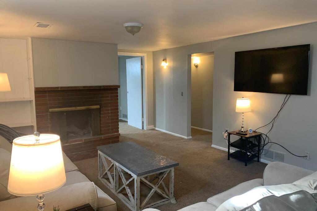 3 King Beds + Bunk Beds On Broadway Villa ลิตเติลตัน ภายนอก รูปภาพ
